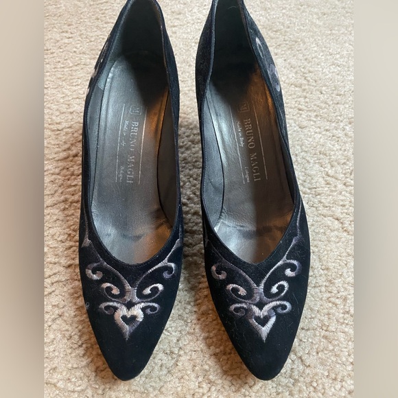 Bruno Magli black suede pumps with silver embroidery - Picture 1 of 3